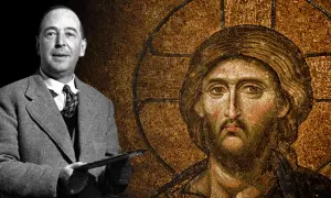 C.S. Lewis, autor "Opowieści z Narnii", obok mozaiki przedstawiającej Jezusa Chrystusa.