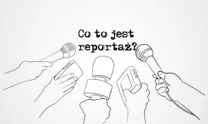 Ręce trzymają mikrofony i dyktafony, gotowe do nagrania reportażu.