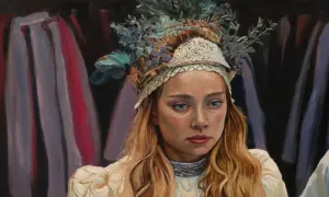 Portret młodej dziewczyny, Jagny, w wianku z jagód i liści. Jej niebieskie oczy patrzą w dół, a na twarzy maluje się zaduma.