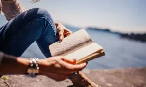 Czy literatura uczy człowieka jak żyć? Odkryj jej moc moralną