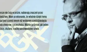 Mężczyzna w okularach zamyślony, obok tekst o poezji i jej liryce.