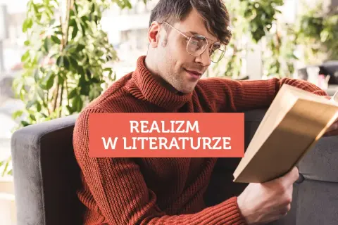 Mężczyzna w okularach czyta książkę o realizmie w literaturze.