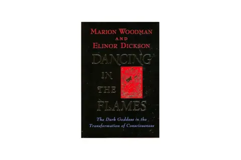 Okładka książki "Dancing in the Flames" Marion Woodman i Elinor Dickson. W centrum czerwony prostokąt z sylwetką postaci w ogniu.
