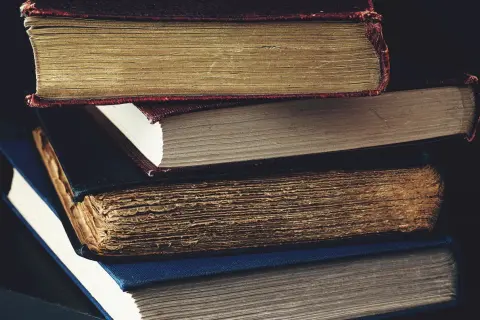 Cechy literatury średniowiecza, które zaskoczą każdego czytelnika