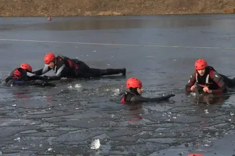 O czym jest książka na cienkim lodzie? Zaskakujące zwroty akcji!