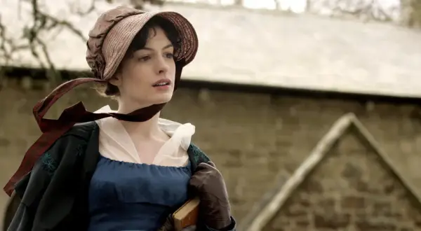 Kobieta w stroju z epoki, z książką w dłoni, przypomina bohaterkę powieści Jane Austen. Ciekawe, jakie tajemnice skrywa ta historia?