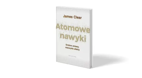 Książka "Atomowe nawyki" Jamesa Cleara, z podtytułem "Drobne zmiany, niezwykłe efekty".