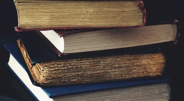Cechy literatury średniowiecza, które zaskoczą każdego czytelnika
