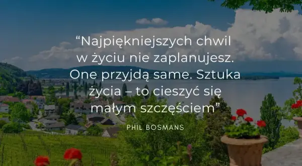 Piękny krajobraz z jeziorem i miasteczkiem. Cytat na dziś: "Sztuka życia – to cieszyć się małym szczęściem".