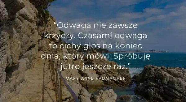 Piękne cytaty na dzień dobry z widokiem na morze. Odwaga to cichy głos, który mówi: "Spróbuję jutro jeszcze raz".