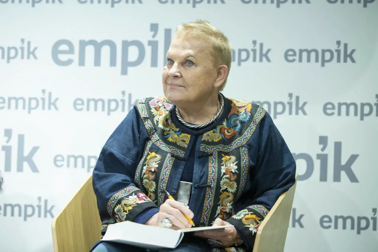 Elżbieta Dzikowska, pisarka, opowiada o swoich podróżach i dzieciach.