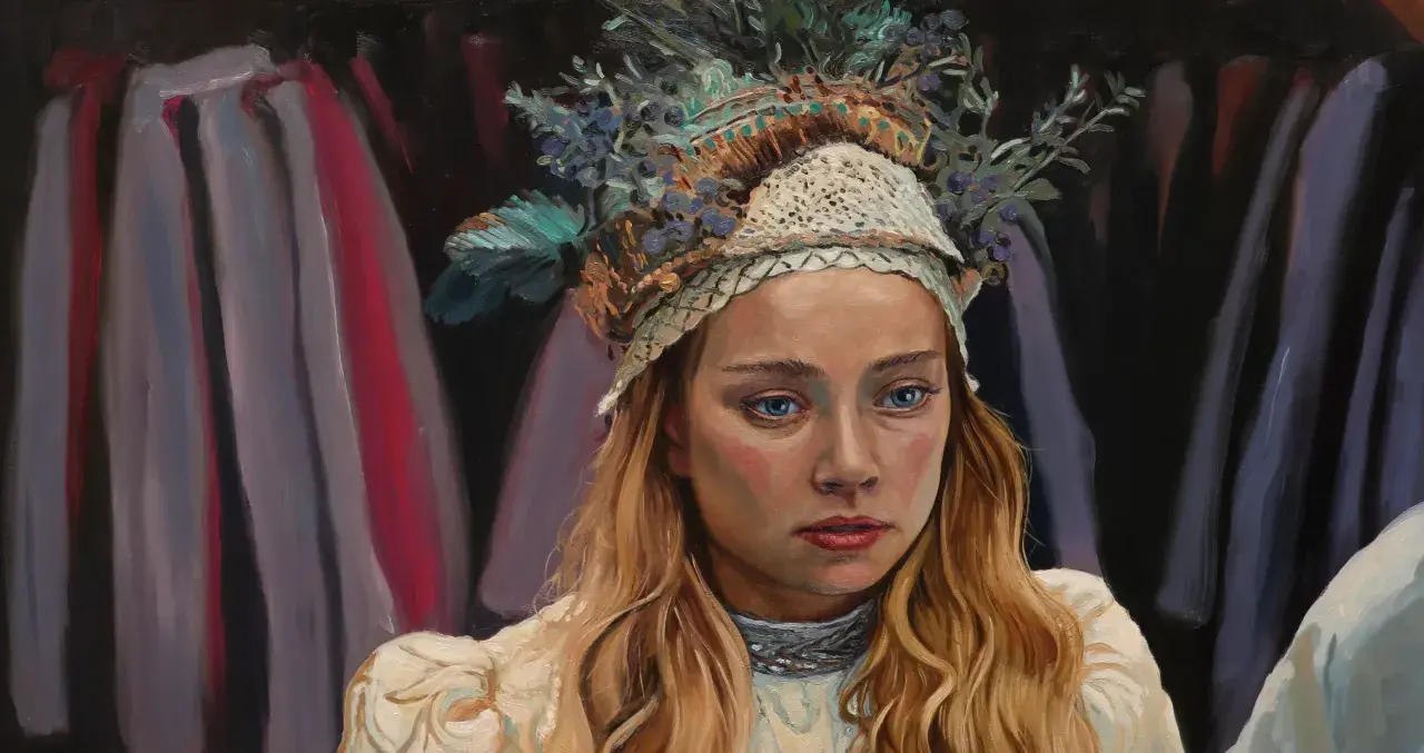 Portret młodej dziewczyny, Jagny, w wianku z jagód i liści. Jej niebieskie oczy patrzą w dół, a na twarzy maluje się zaduma.