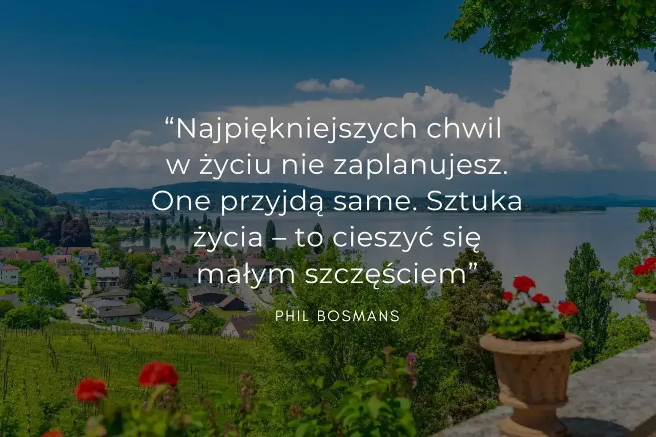 Piękny krajobraz z jeziorem i miasteczkiem. Cytat na dziś: "Sztuka życia – to cieszyć się małym szczęściem".