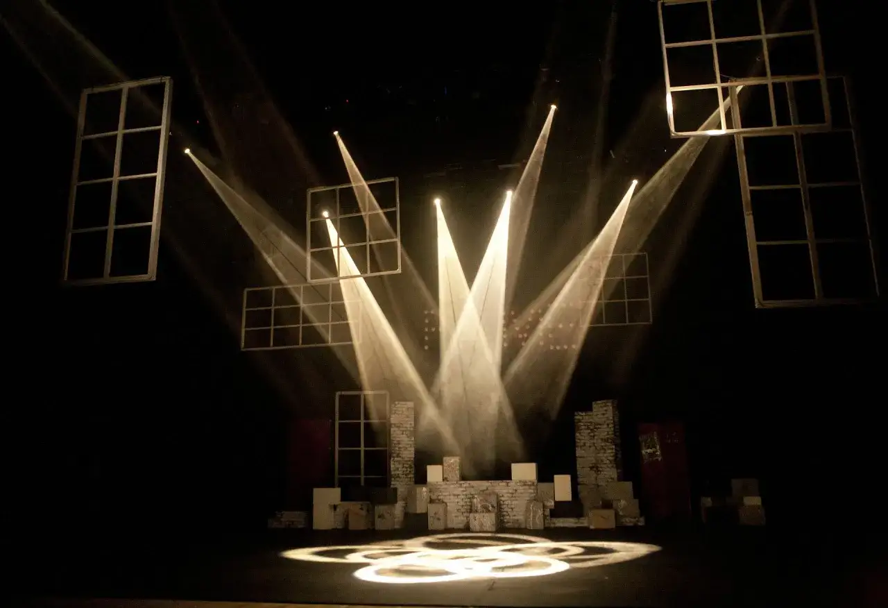 Zdjęcie Motyw theatrum mundi: jak życie staje się teatralnym przedstawieniem