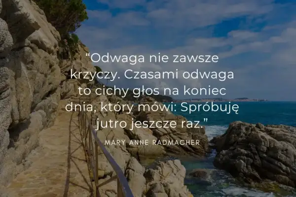 Piękne cytaty na dzień dobry z widokiem na morze. Odwaga to cichy głos, który mówi: "Spróbuję jutro jeszcze raz".